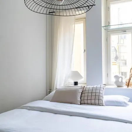 Small With Spacious Bathroom In Ullanlinna Helsingfors